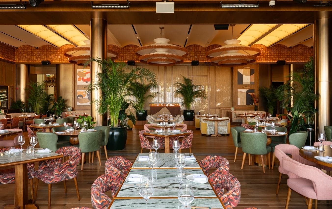 Palms and pink chairs in Bâoli’s dining room