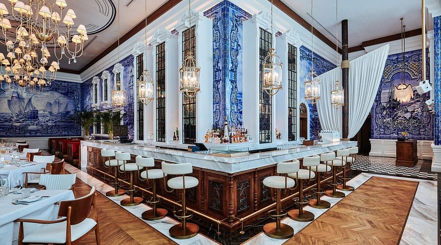 La Niña’s azulejo-tiled hall and marble bar